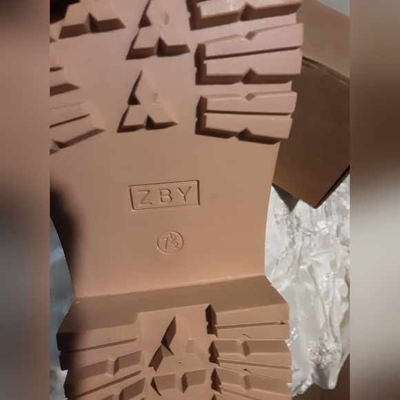 #87 NIB WOMEN'S CREAM GATOR STACKED LOAFER SIZE 7 1/2M - Picture 4 of 5